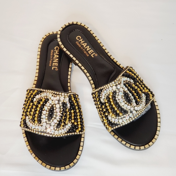 Shoes - Flat Sandals With Black/Gold Beads & Clear Jewels